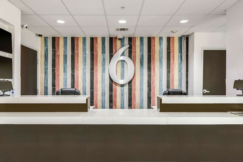 Motel 6 Cleburne