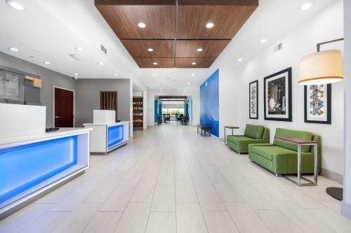 Holiday Inn Express Hotel And Suites Conroe