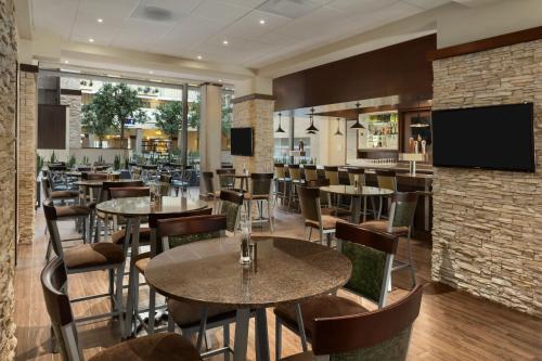 Hotel Embassy Suites Dallas - Market Center