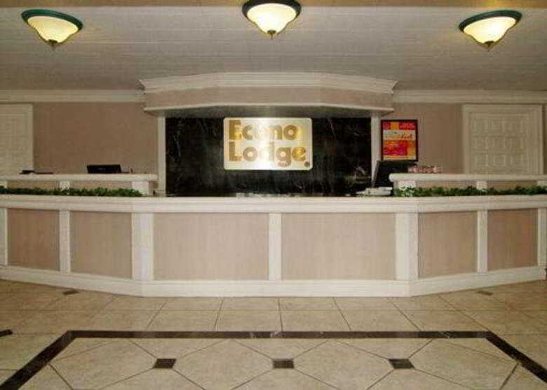 Motel 6 Dallas Market Center