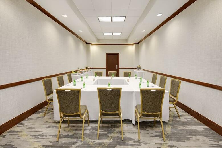 Hotel Embassy Suites Dallas - Park Central Area