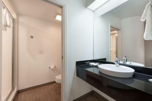 Hotel Motel 6 Dallas Northeast