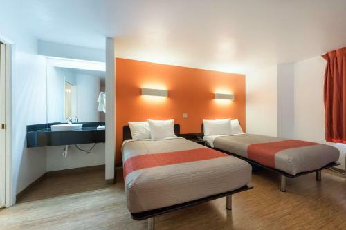 Hotel Motel 6 Dallas Northeast
