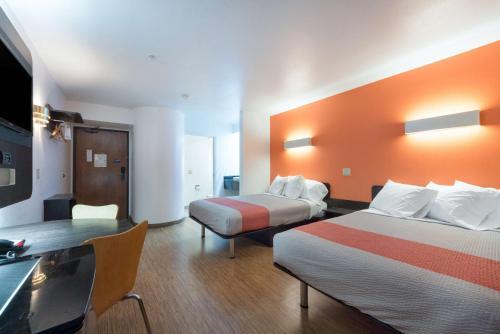 Hotel Motel 6 Dallas Northeast