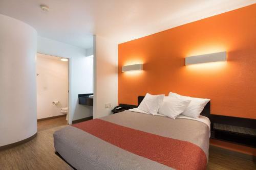 Hotel Motel 6 Dallas Northeast