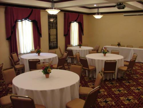 Hotel Baymont Inn And Suites Henderson