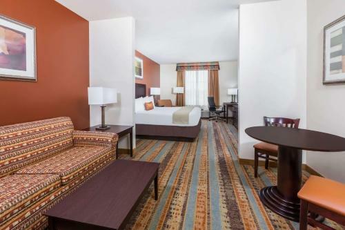 Hotel Baymont Inn And Suites Henderson