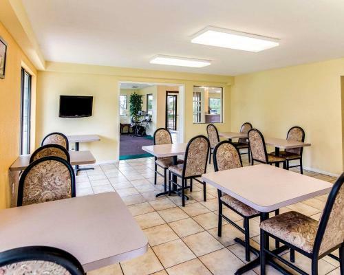 Hotel Rodeway Inn And Suites Hwy 290