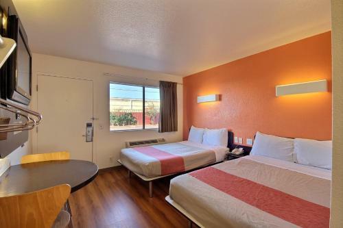 Motel 6 Laredo South