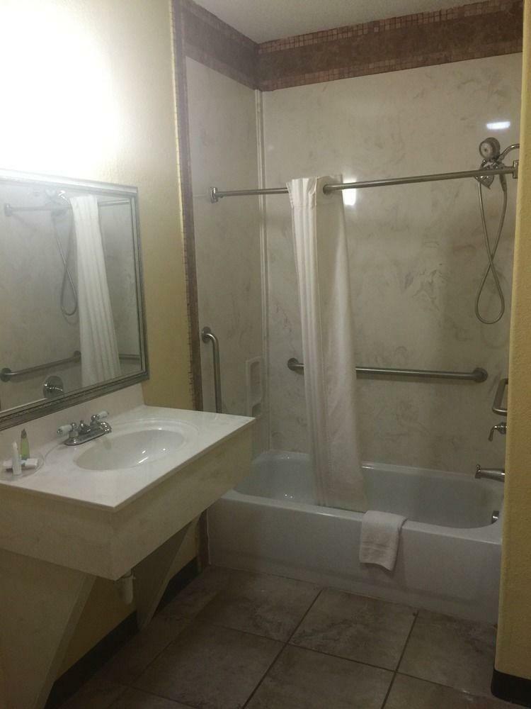 Hotel Amerik Suites Laredo At Mall Del Norte