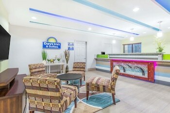 Hotel Days Inn & Suites Madisonville
