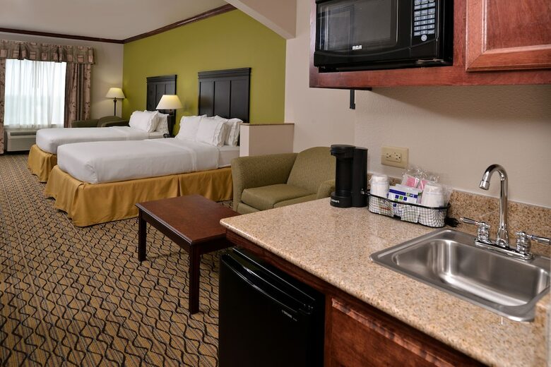 Holiday Inn Express Hotel & Suites Sherman Highway 75