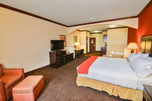 Holiday Inn Express Hotel & Suites Terrell