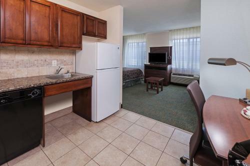 Hotel Staybridge Suites Fiesta San Antonio
