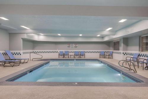 Hotel La Quinta By Wyndham Logan