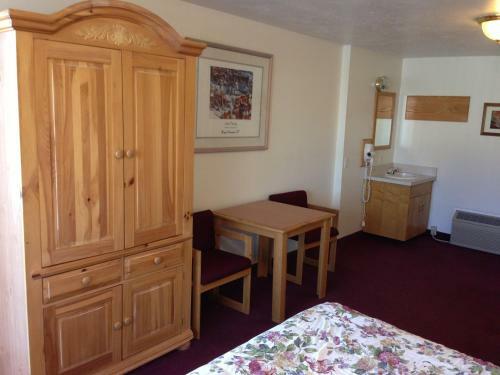 Purple Sage Motel