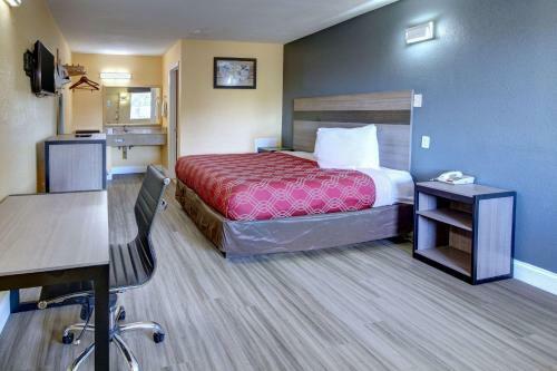 Hotel Econo Lodge At Military Circle