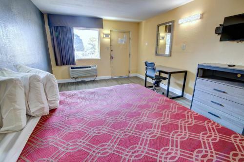 Hotel Econo Lodge At Military Circle