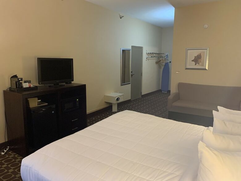 Hotel Clarion Inn & Suites Virginia Beach