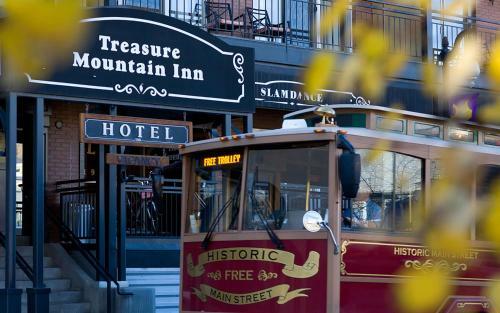 Posada Treasure Mountain Inn