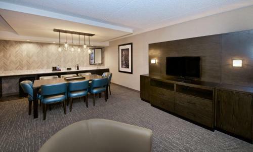 Hotel Embassy Suites By Hilton Seattle Bellevue
