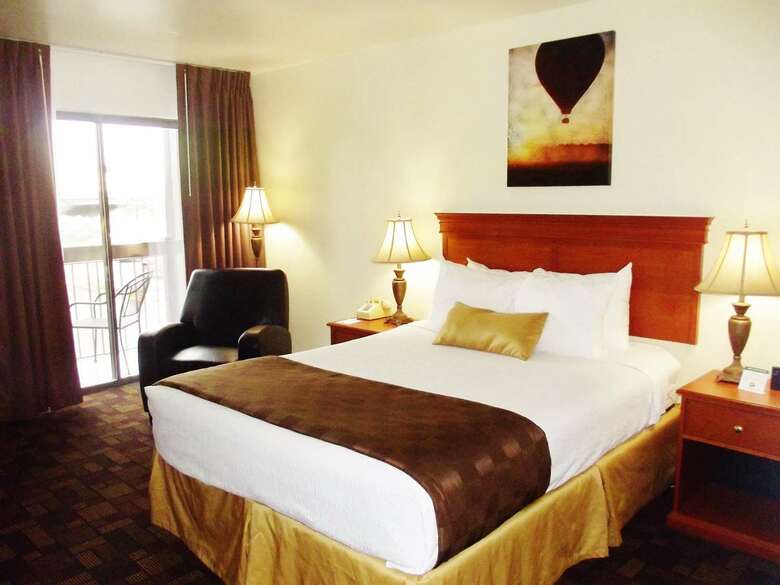 Best Western Plus Lake Front Hotel