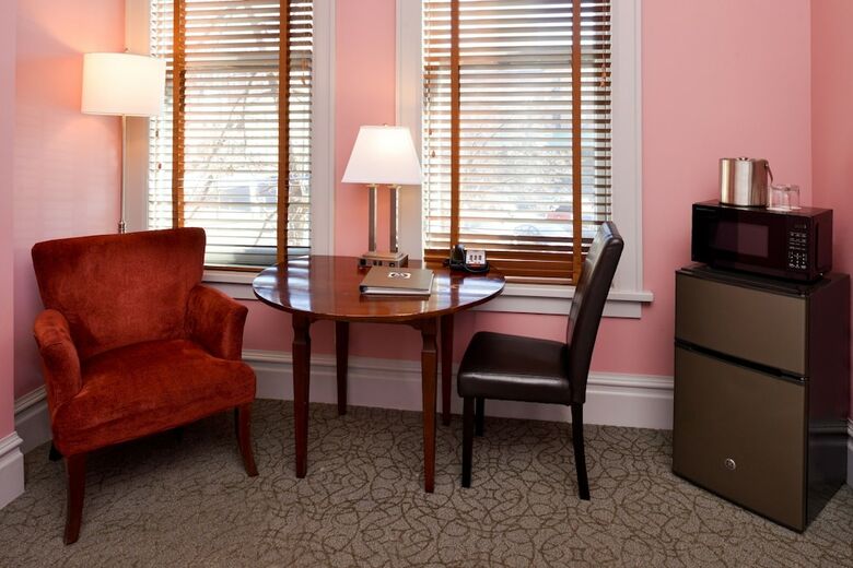 Montvale Hotel