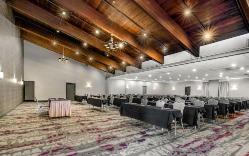 Crowne Plaza Hotel Milwaukee Airport
