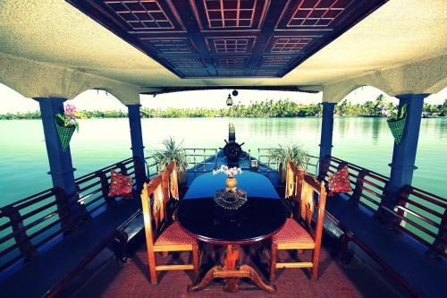 Kumarakom Heritage Houseboats