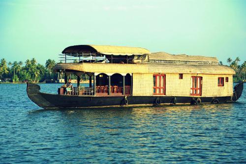 Kumarakom Heritage Houseboats