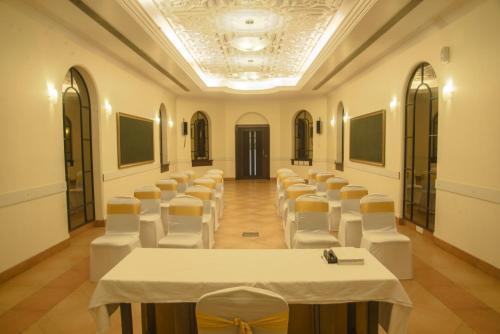 Hotel Zaras Resort Khandala