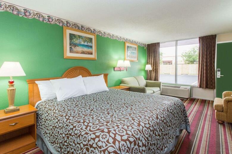 Hotel Days Inn South