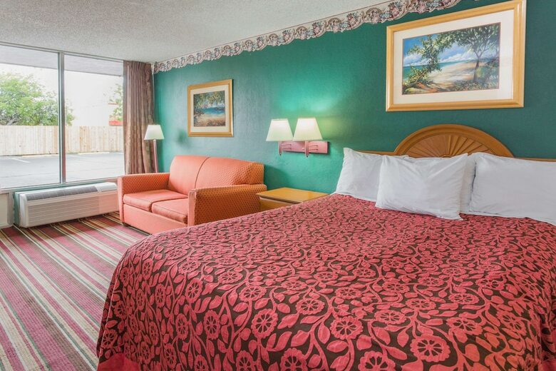 Hotel Days Inn South