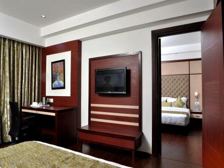 Hotel Oodles Residency