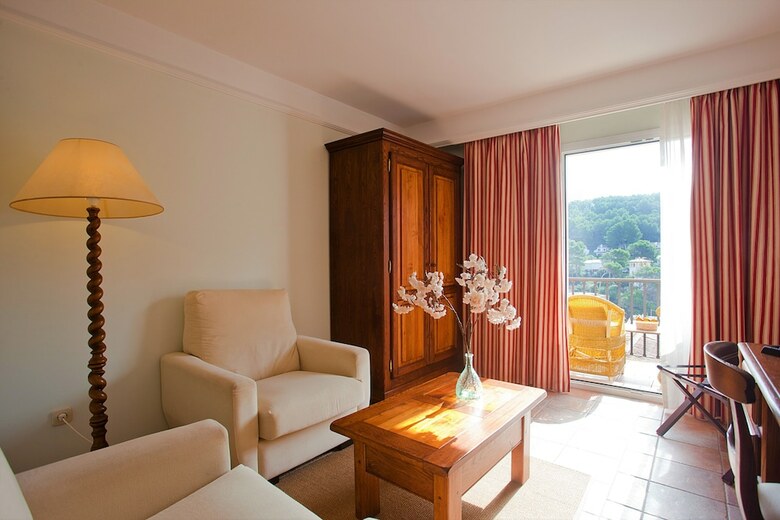 Hotel Cala Sant Vicen�