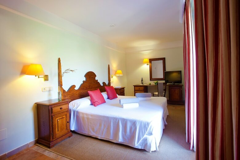 Hotel Cala Sant Vicen�