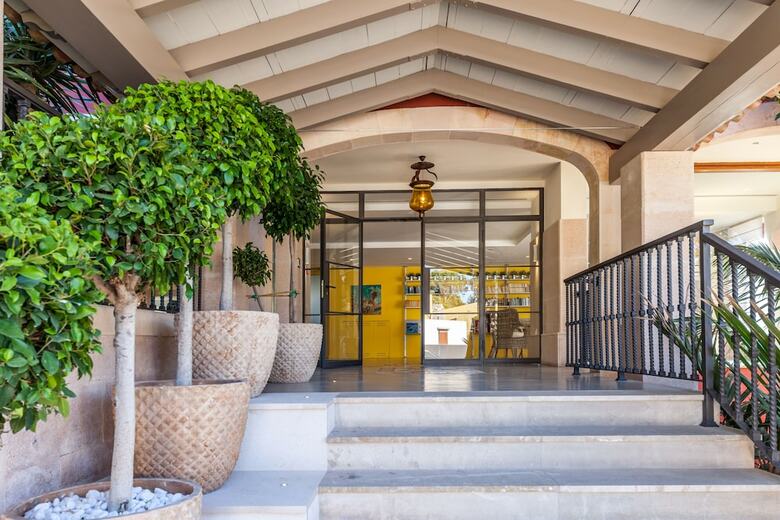 Hotel Cala Sant Vicen�