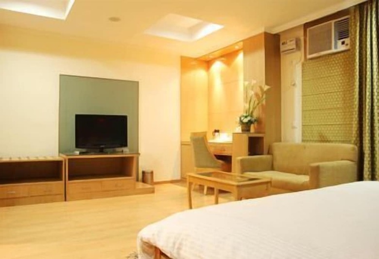 Hotel Chirag Residency