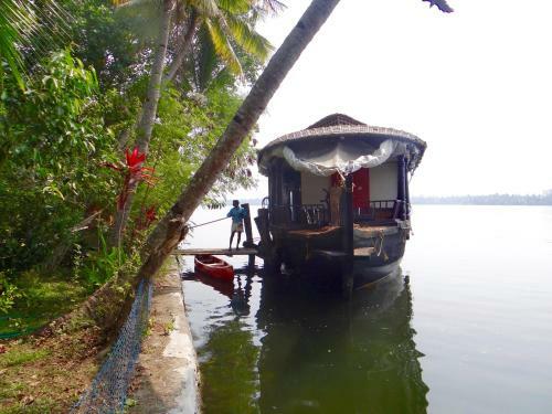 Hostal Ashtamudi Villas