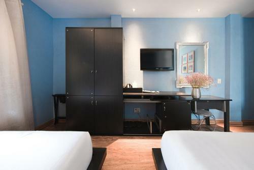 A & Em - The Petit Hotel