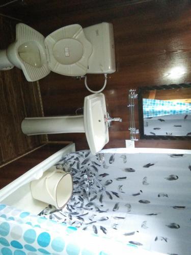 Tashkand Houseboat