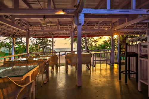 Shining Sand Beach Hotel