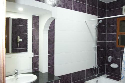 Riyam Hotel