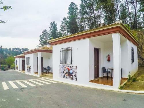 Centro De Ocio Al�a Bungalows Camping Rafting Benamej�