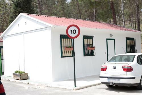 Centro De Ocio Al�a Bungalows Camping Rafting Benamej�