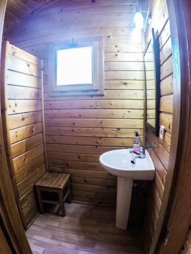 Centro De Ocio Al�a Bungalows Camping Rafting Benamej�