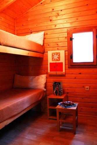 Centro De Ocio Al�a Bungalows Camping Rafting Benamej�