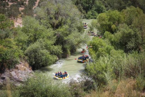 Centro De Ocio Al�a Bungalows Camping Rafting Benamej�