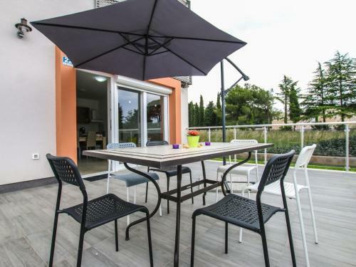 Apartment In Funtana With Three-bedrooms 1