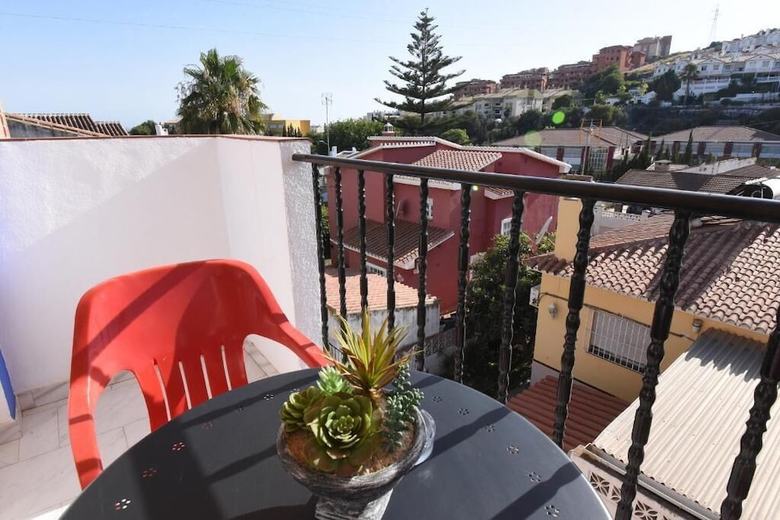 Hostal Torre De La Victoria Guest House